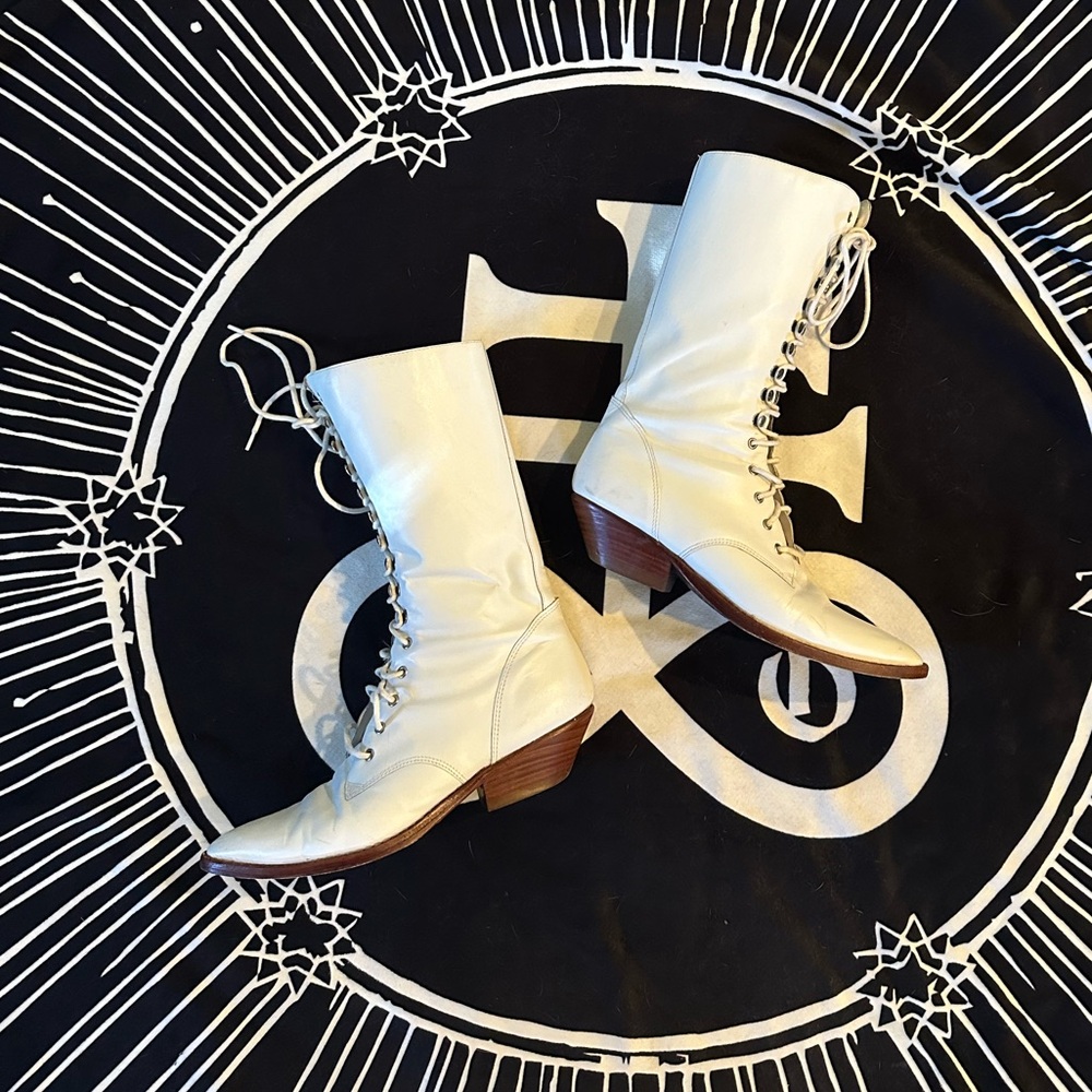 Glorious vintage white leather granny boots